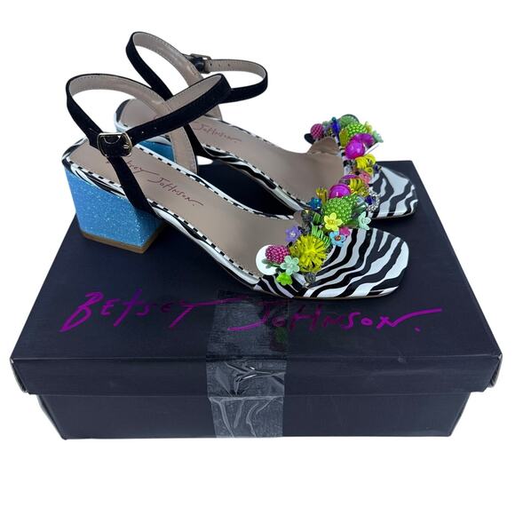 Betsey Johnson Jayleene Sandal Womens 7.5M Ankle Strap Buckle Ornament - Picture 1 of 11